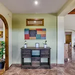 Les Cabretes Country house *