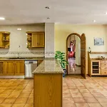 Les Cabretes Country house *