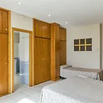 Les Cabretes Country house *